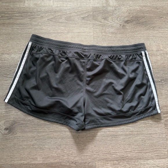 •ADIDAS• SHORTS - Picture 6 of 6